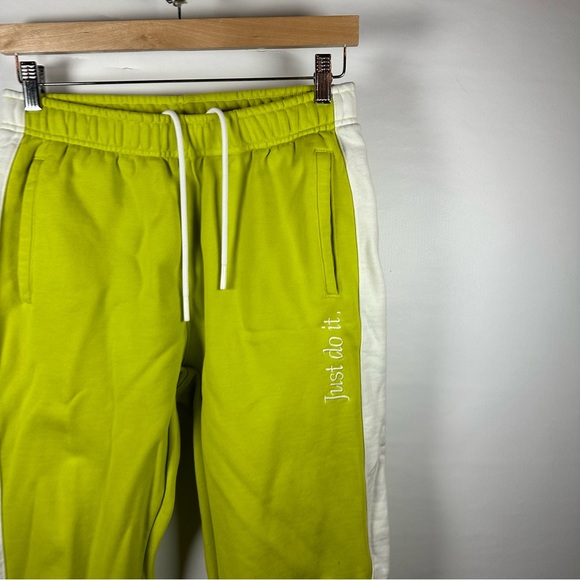 Nike Men's Green and White Jogger Pants - Picture 4 of 6